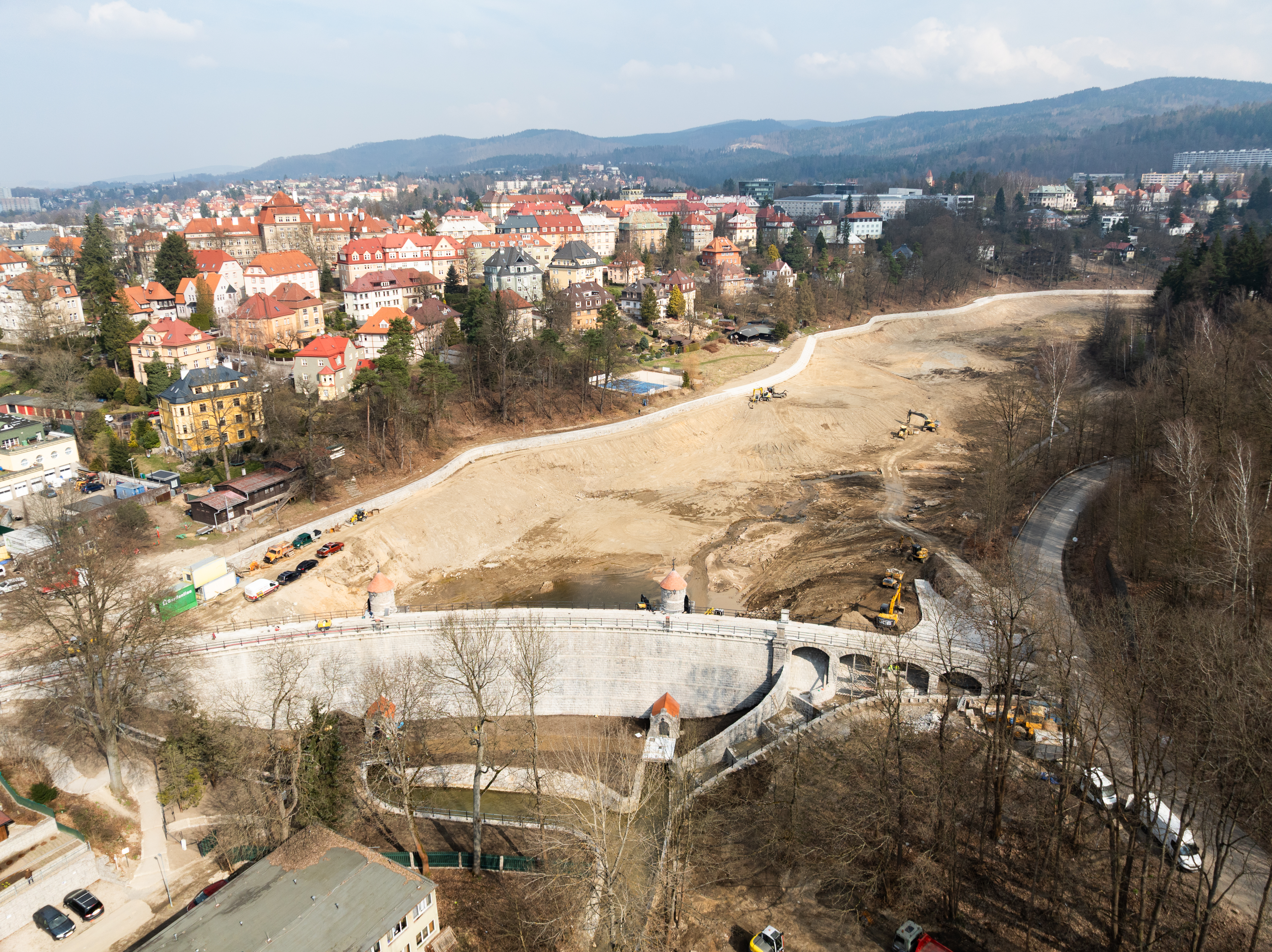Rekonstruovaná hráz a oblast zátopy